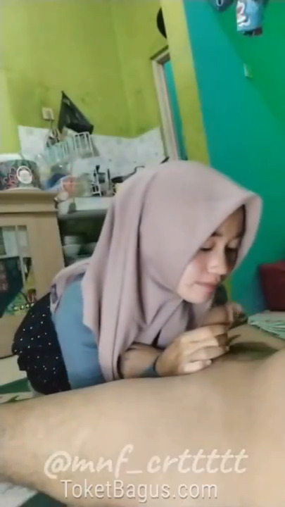 Miftahul Husna Ngentot Sambil Nonton Bokep di TV
