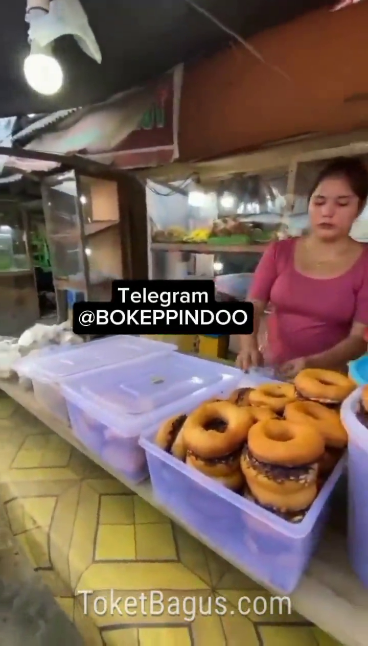 Bokep tante penjaga warung donat semok viral