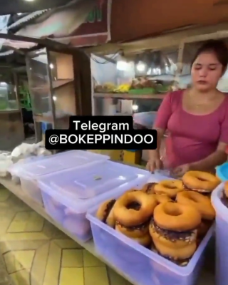 Bokep Tante penjaga warung donat semok viral