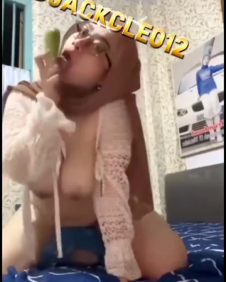 Video Ibu guru salsa kabupaten jember 5 menit colmek pakek timun